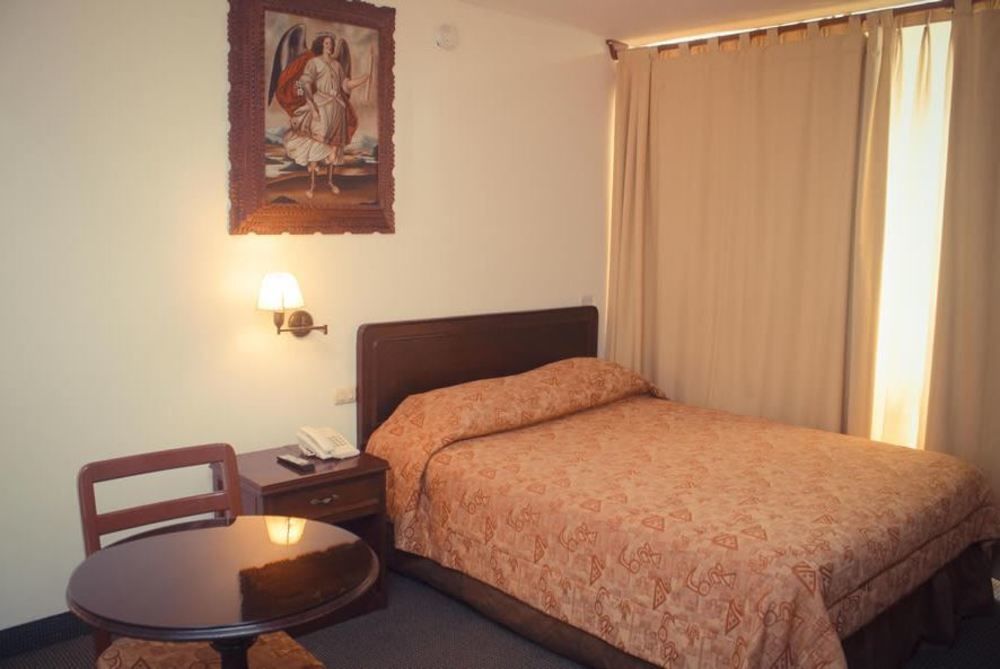 Venecia Hotel Carrion Trujillo Exterior foto